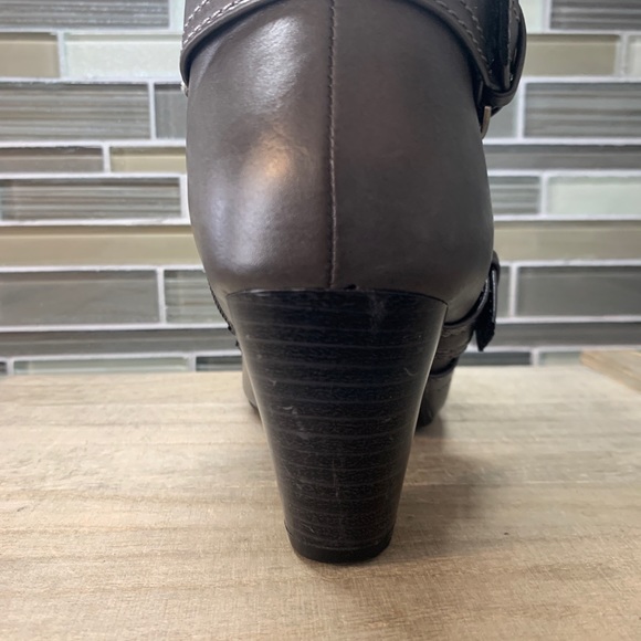 Maurice Fashions Gray Wrapped Buckle Ankle Bootie Boots Woman's Shoe Size 6 - Picture 5 of 12